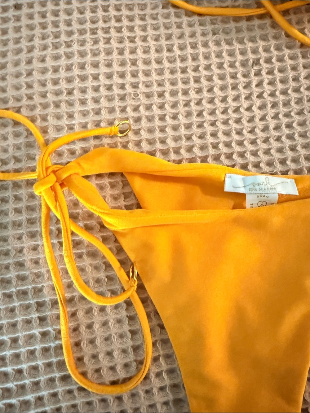 Soah Yello Triangle String Bikini Set - Picture 5 of 5